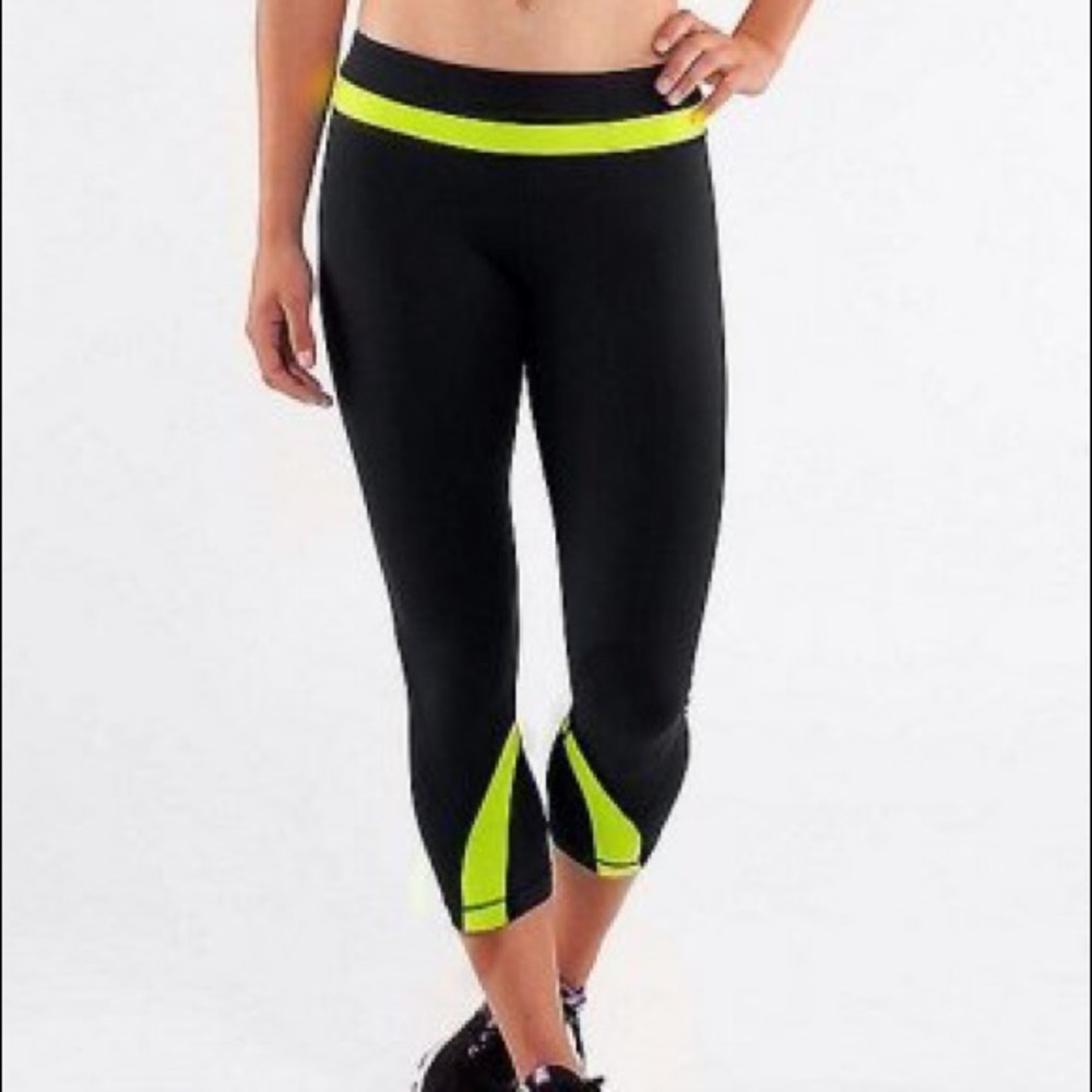 Lululemon Yoga Capri Pants/ Black Yellow